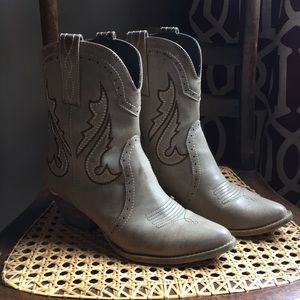 Short cowgirl boots by very volatile
